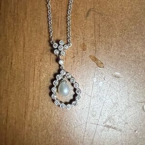Elegant diamond tear drop pearl necklace